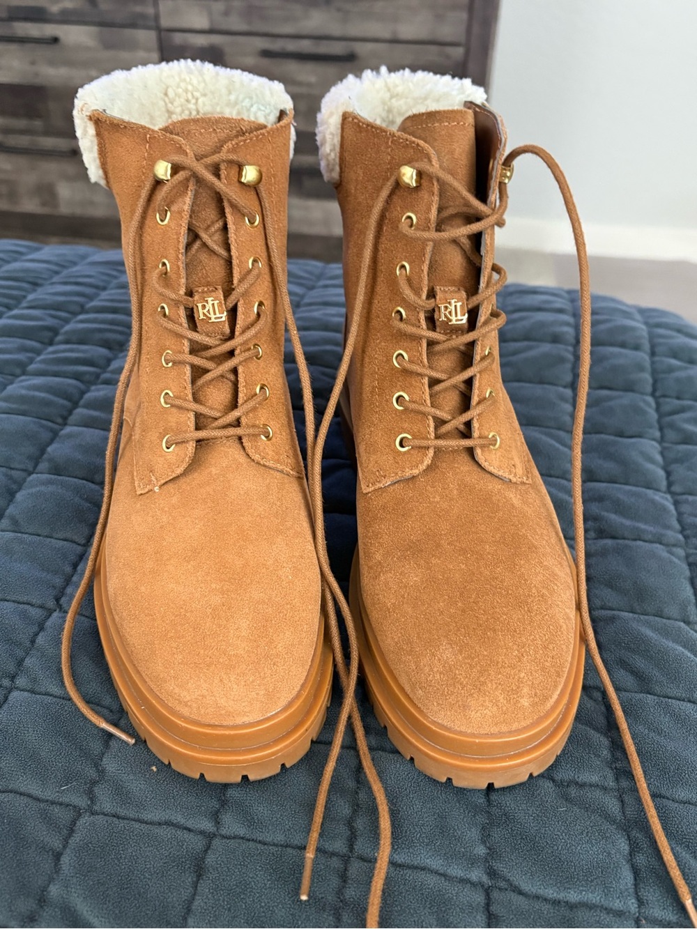 Ralph Lauren Carlee lace-Up Shearling suede Boots bootie’s 8.5 like new